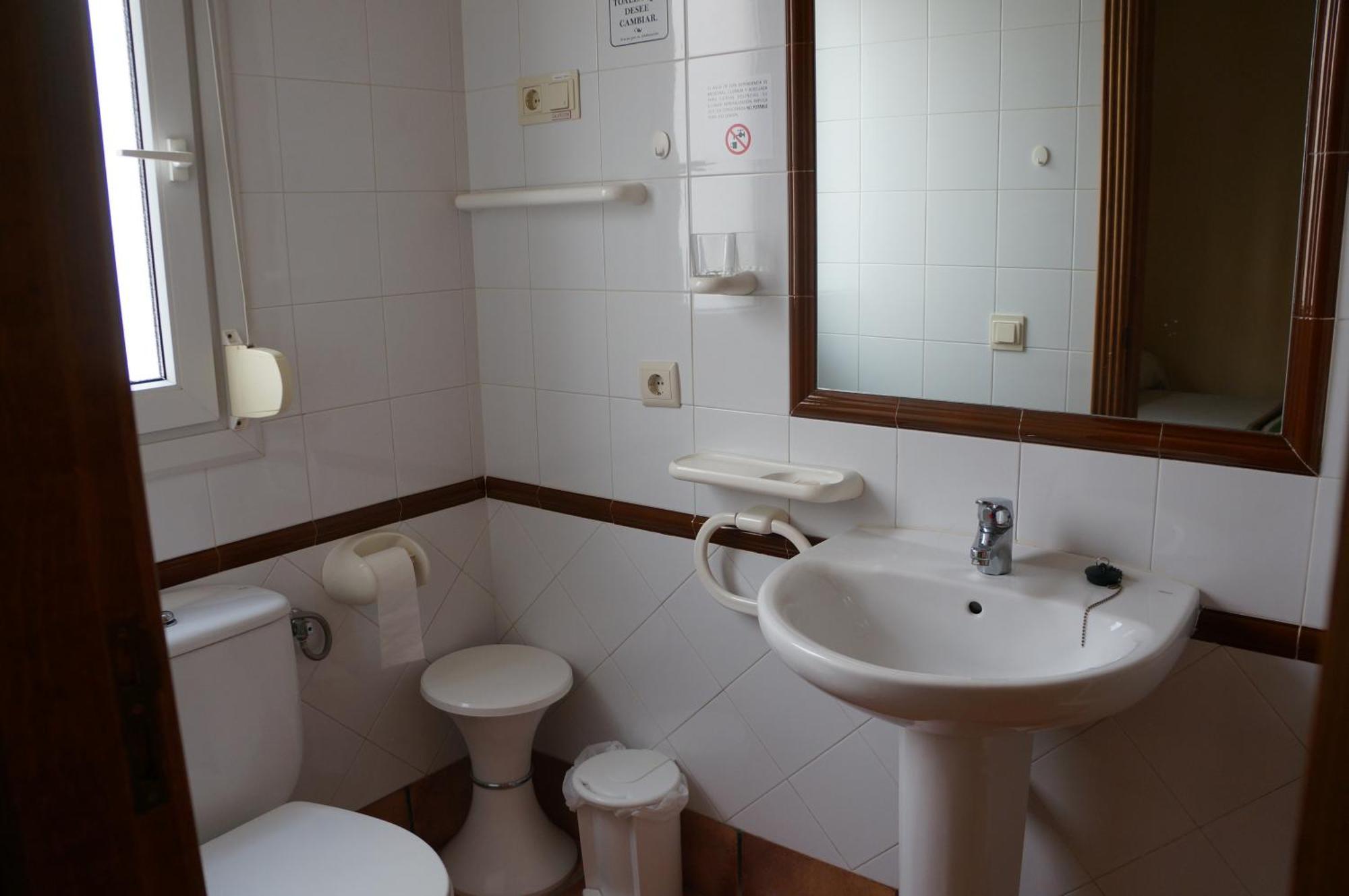 Balneario De Alicun De Las Torres Villanueva de las Torres Room photo